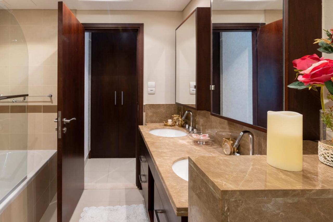 Downtown Dubai, Luxury 2 Bed 2 Bath Apartment - Pool, Gym, Aircon, Parking - Views Of The Dubai Fountain & Burj Khalifa Exterior foto